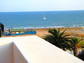 Отель Alsave CaseSicule, Sea View Apartment with Veranda and Terrace, 50 mt from the Beach, Wi-Fi, Поццалло